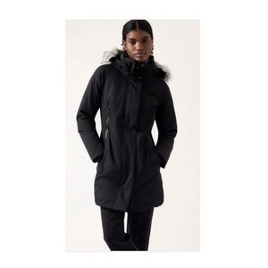 Athleta Rainout Outbound Parka with detachable hood